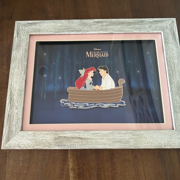 Disney mermaid pin collectible - Picture 2 of 2